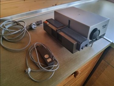 Abbildung: Diaprojektor Rollei P 300