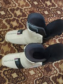 Abbildung: Skischuhe (Herren) Gr. 42