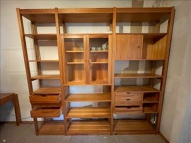 Abbildung: Kiefernholz: Jugendzimmer:  Regal, Tisch, Stuhl, Bett 