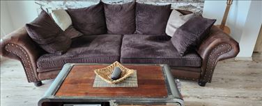 Abbildung: Gut erhaltene Möbel Neupreis 2.000 Euro