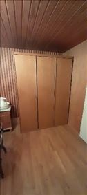Abbildung: Kleiderschrank 